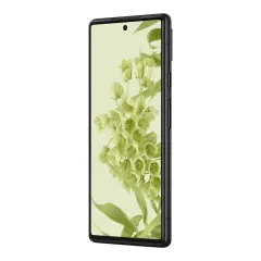 Smartfon Pixel 6 w czarnej obudowie, z tapetą w kwiaty. Poznaj jego wymiary.