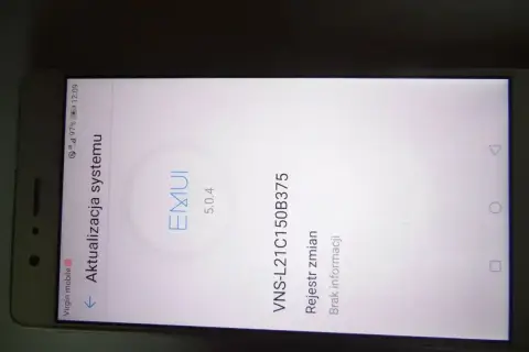 Ekran telefonu z informacją o aktualizacji systemu EMUI 5.0.4. Model VNS-L21C150B375.